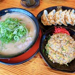 豚旨 うま屋 ラーメン - 