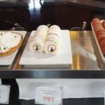 ホテルニューオータニ幕張 ザ・ラウンジ - グレープロール、マカロン