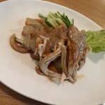 四川飯店 Saion - 辛いタレ、クラゲのコリコリ、甘いキュウリのパリパリと食べて楽しい棒棒鶏です。