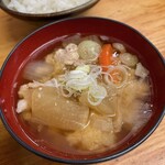 とんかつ 栄ちゃん - 豚汁。今日も美味しい