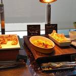 バイキングレストラン カーメル - チャーハン、ピザ