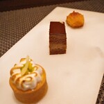 レストラン ラ・フロレゾン・ドゥ・タケウチ - ○マドレーヌ、ガトー・オペラ、タルト・シトロン