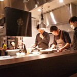 レストラン ラ・フロレゾン・ドゥ・タケウチ - チームワーク良好！作り手と伝えるソムリエ
