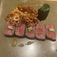 神楽坂 久露葉亭 - 毘沙門１００００円。和牛サーロイン網焼き。レアな焼き加減ですが、火はしっかり入った絶妙な仕上がりで、とーっても美味しくいただきました（╹◡╹）（╹◡╹）