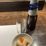Shikinokura - ノンアルコールビール４６２円、お通し４４０円。胡麻豆腐。