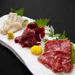 Assorted horse sashimi: Toro, loin, mane 2,600 yen (excluding tax)