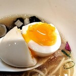 Chuukasoba Toriko - 煮玉子断面図