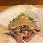 日本料理 太月 - 量少なめコース２３１００円。和牛とセリの出汁しゃぶ。胡桃餡でいただきます。舌でとろける食感ですが旨味も十分です。自生のセリも良き香りでした。