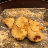 日本料理 太月 - 量少なめコース２３１００円。百合根天麩羅。北海道産の月光という品種の百合根はホコホコで、甘さが際立ちます。