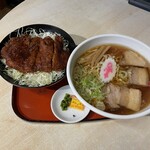 めでたいや - 醤油ラーメンとソースカツ丼のセット¥1,300