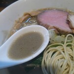 中華そばや 和凡 - スープ