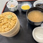鱗晃 - 積丹産蒸うに丼