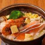 【北海道】 鲑鱼‧扇贝‧虾的浓厚黄油味增锅