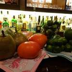 本日の旬のフルーツ：ラ・フランス，柿，シークワーサー，カボス，そして…