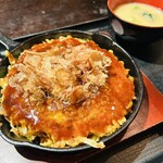 お好み焼き 焼きそば 粉もん太郎 - 白味噌の味噌汁が合う。