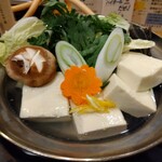 多古菊 - 湯豆腐鍋 748円(税込)(2023年11月15日撮影)