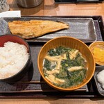 炭火焼干物定食 しんぱち食堂 - 