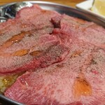 カウンター焼肉かるび - ニンニク上塩タン