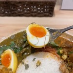 スパイスカレー あかつ亭 - 卵のピクルス