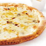 4종의 치즈의 피자~벌꿀 첨부~