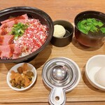 北海道キッチン YOSHIMI - 牛とろ&ローストビーフ丼