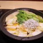 Ryoutei Hamaya - せり鍋にしらすをイン。
