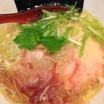 麺屋 燕 - 和風 塩 、三つ葉の香り、絶妙のスープ、、たまらんぜよ(^_^)
