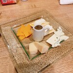 Wain Sakaba Uracche - チーズ盛り合わせ