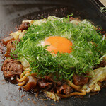 Bokkake Onion Tsukimi Yakisoba (stir-fried noodles)