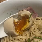 らぁめん鴇 - 特製醤油の煮卵