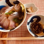 小安丸 - よくばり丼＝1760円
※汁物付かない