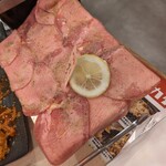 Zerobyou Remon Sawa Sendai Horumon Yakiniku Sakaba Tokiwa Tei - 旨塩にんにく下駄牛たん