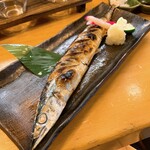 武定 - 熱々秋刀魚。日本酒進む