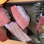 Sushiro - 天然本鮪６貫盛り　1,210円。未着で「済」、店員さんが運んできた。