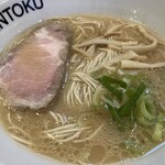 麺徳 - チャーシューの存在感