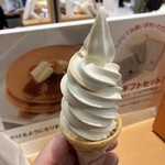ミルク&パフェ よつ葉ホワイトコージ 新千歳空港店 - ミルクソフト