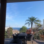 海to里 - 店内から海を臨む