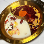 Shinrasen Hinabe - 2色スープ
      本場四川旨辛スープは辛さ選べます。