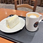 タリーズコーヒー - 料理写真:タップリタマゴサンドとカフェラテのショート(単品なら378円)がモーニングセットで税込み計674円)