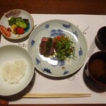 山荘無量塔 - 夕食：変鉢（大分県産黒毛和牛 墨焼き ポン酢おろし）、食事（御飯、香の物、止椀）