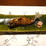 山荘無量塔 - 夕食：焼物（山女魚梅香焼き タタキ梅）
