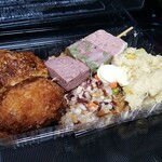 キッチン ブルー グローブ - わらじメンチカツ、クリスピーチキン、串刺しテリーヌ、雑穀米、カリフラワーライスと一緒に！？