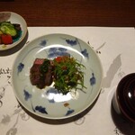 山荘無量塔 - 夕食：変鉢（大分県産黒毛和牛 墨焼き ポン酢おろし）、食事（御飯、香の物、止椀）