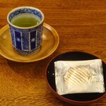 山荘無量塔 - ウエルカムティー：お茶、お菓子