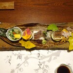 山荘無量塔 - 夕食：向付（季節の関魚 四題 紅参 生山葵 他）