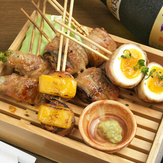 炭が香ばしい炉端焼きや新鮮な牡蠣、沖縄料理を味わいつくす♪