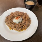 洋食バル ウルトラ - 牛すじピラフ（1300円）