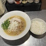 らーめん朝日堂 - 鶏白湯ラーメン、半ライス　1080円
