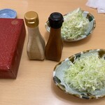 とんかつ みそ家 - キャベツはおかわり自由