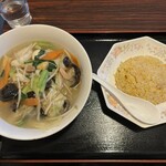 Daifuku en - 海鮮ラーメン半チャーハン大盛り無料　800円